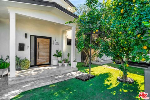 Photo of 6324 Geyser Avenue, Tarzana, CA 91335 (MLS # 25629897)