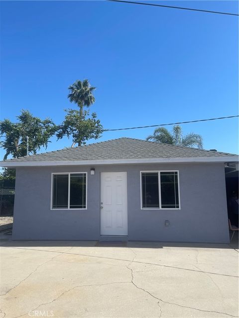 Photo of 213 E 17Th St, San Bernardino, CA 92404 (MLS # IV26109118)