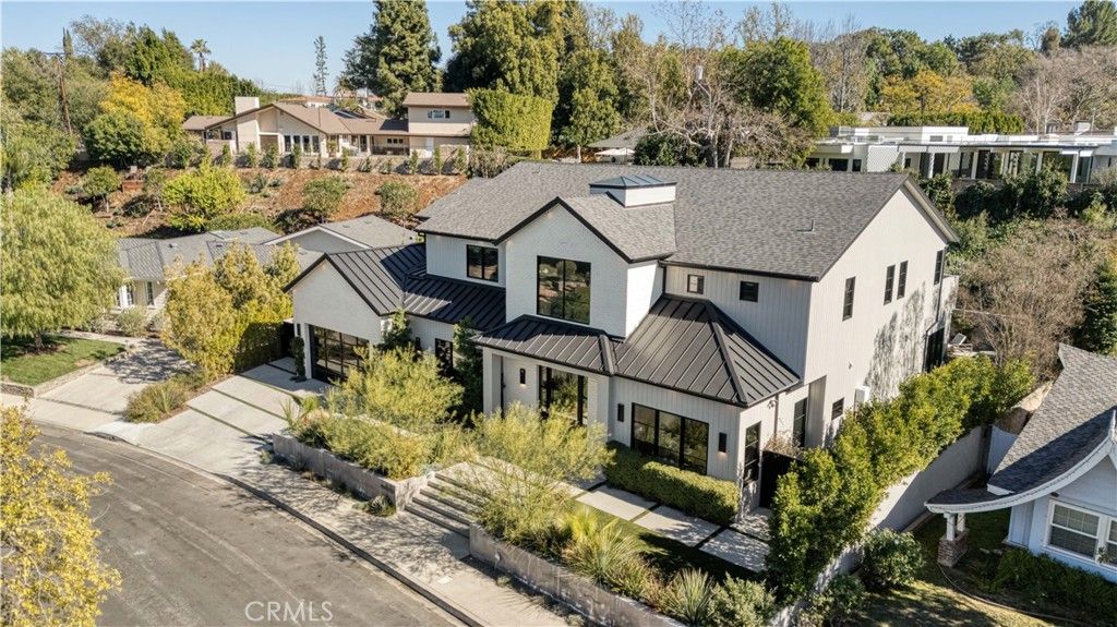 Photo of 4050 Contera Road, Encino, CA 91436 (MLS # SR26073137)