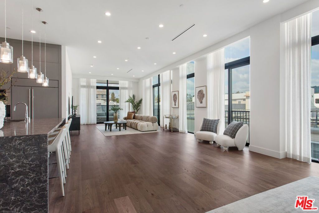 Photo of 425 N Palm Drive #502, Beverly Hills, CA 90210 (MLS # 26648345)