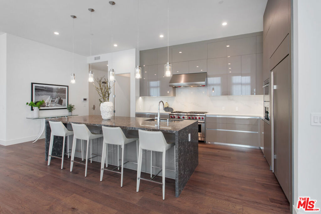 425 N Palm Drive 502