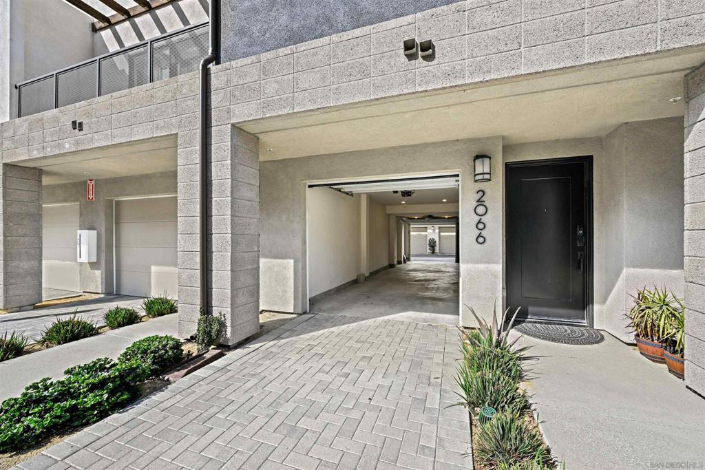 2066 Vela Ln