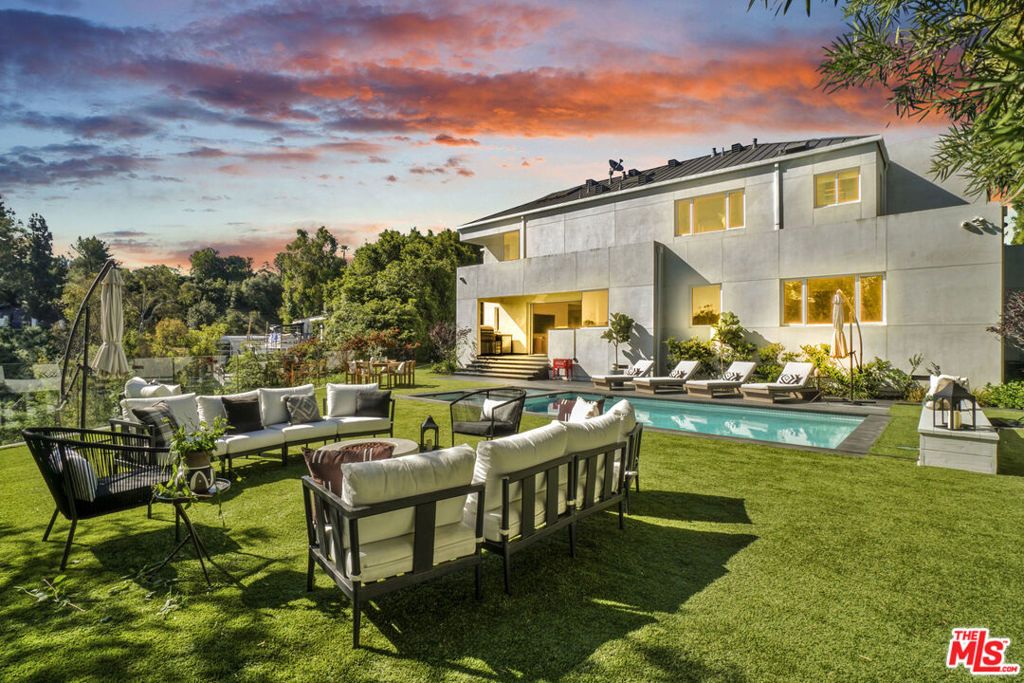 Photo of 1116 Linda Flora Drive, Los Angeles, CA 90049 (MLS # 25591037)
