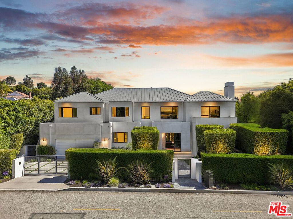 Photo of 1116 Linda Flora Drive, Los Angeles, CA 90049 (MLS # 25591037)