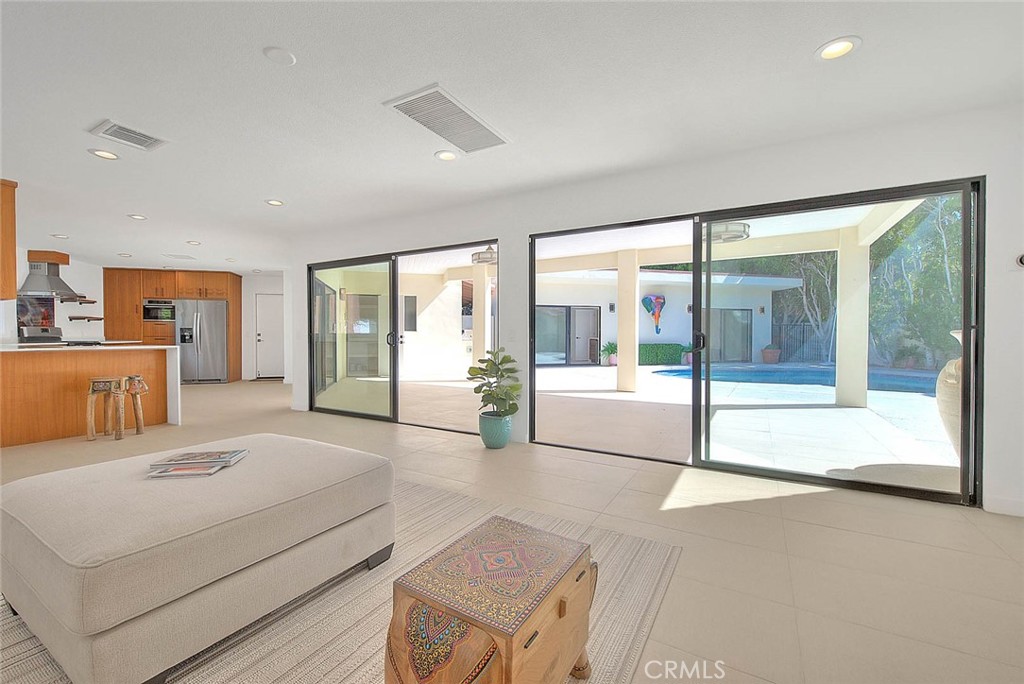 Movie Colony East (33248) - Residential