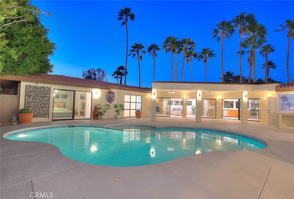 Movie Colony East (33248) - Residential