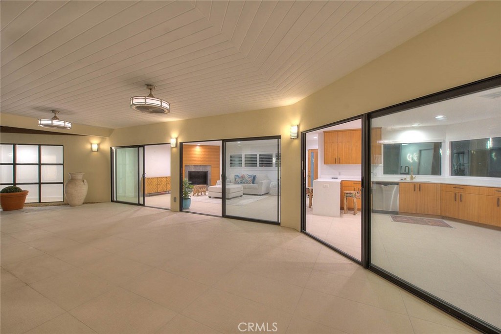 Movie Colony East (33248) - Residential