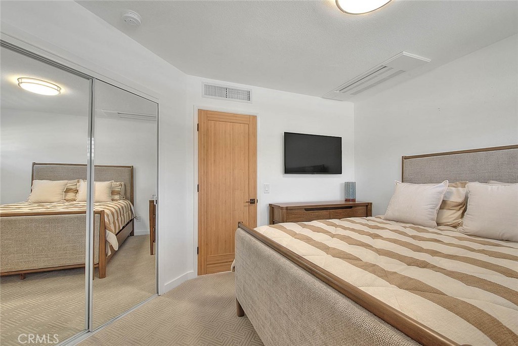 Movie Colony East (33248) - Residential