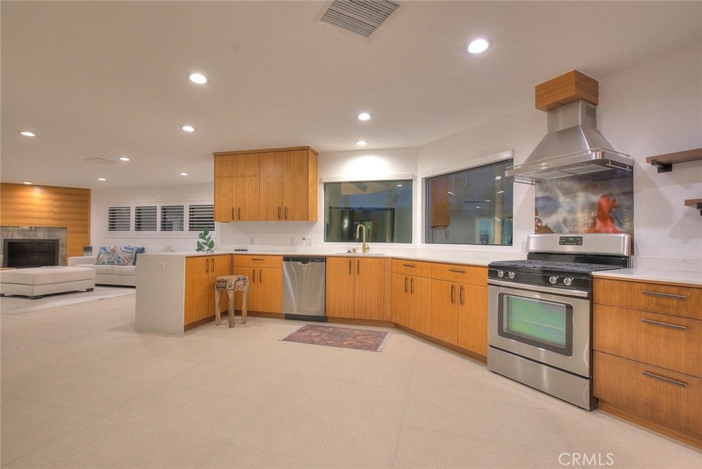 Movie Colony East (33248) - Residential