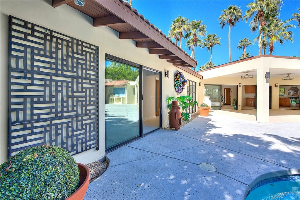 Movie Colony East (33248) - Residential