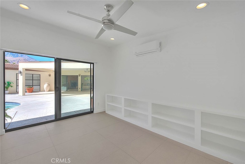 Movie Colony East (33248) - Residential
