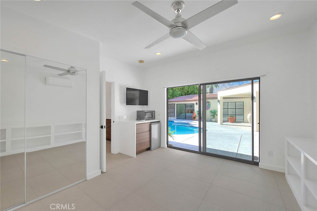 Movie Colony East (33248) - Residential