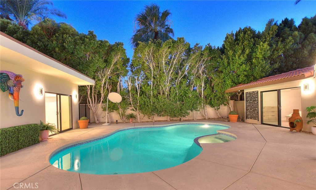 Movie Colony East (33248) - Residential