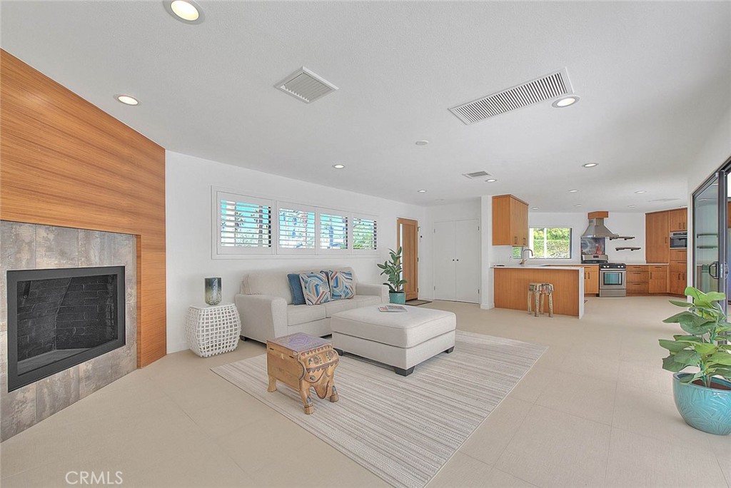 Movie Colony East (33248) - Residential
