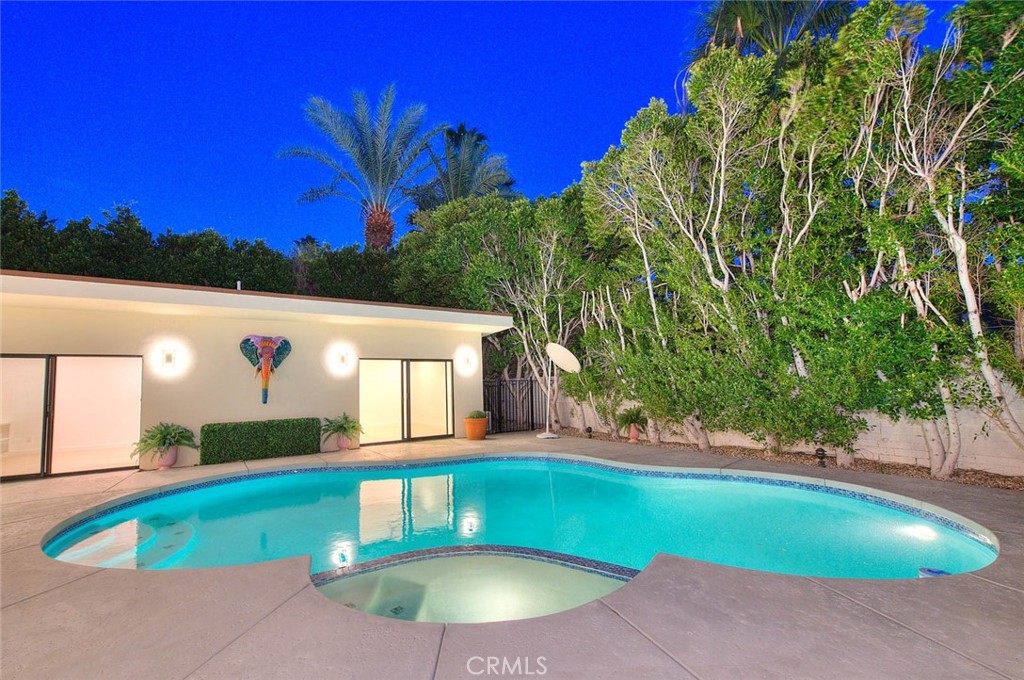 Movie Colony East (33248) - Residential