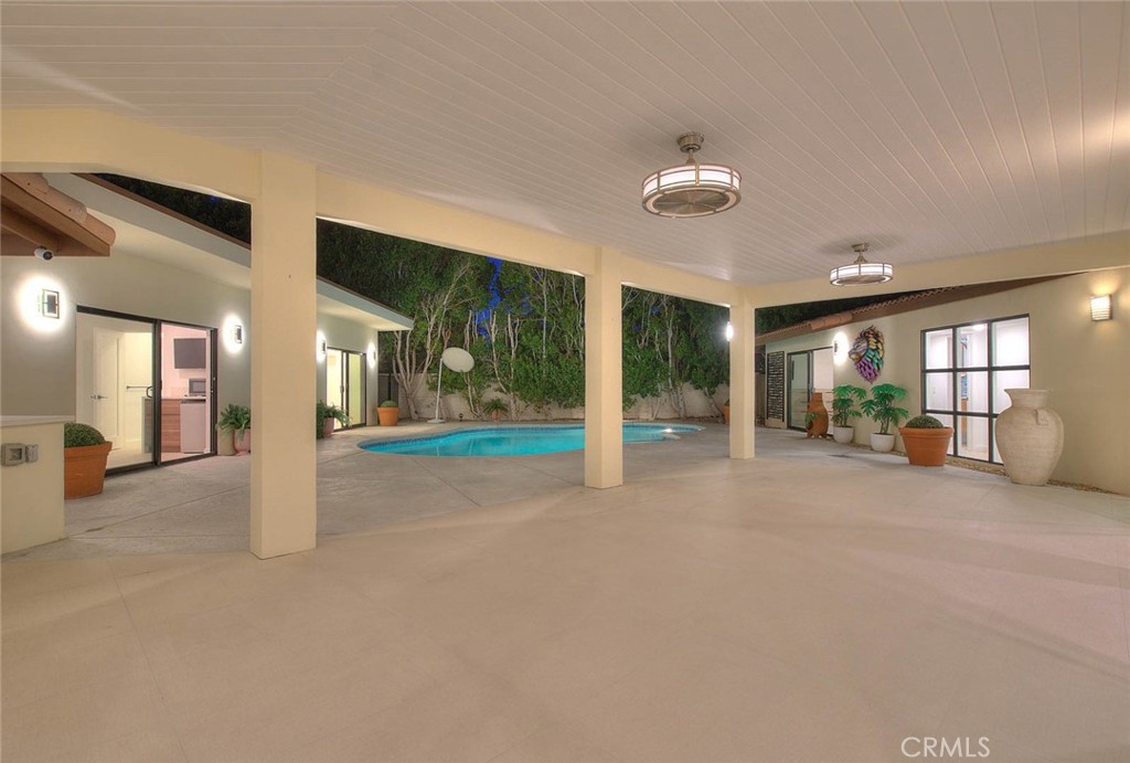 Movie Colony East (33248) - Residential