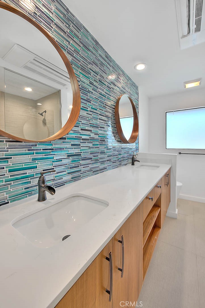 Movie Colony East (33248) - Residential