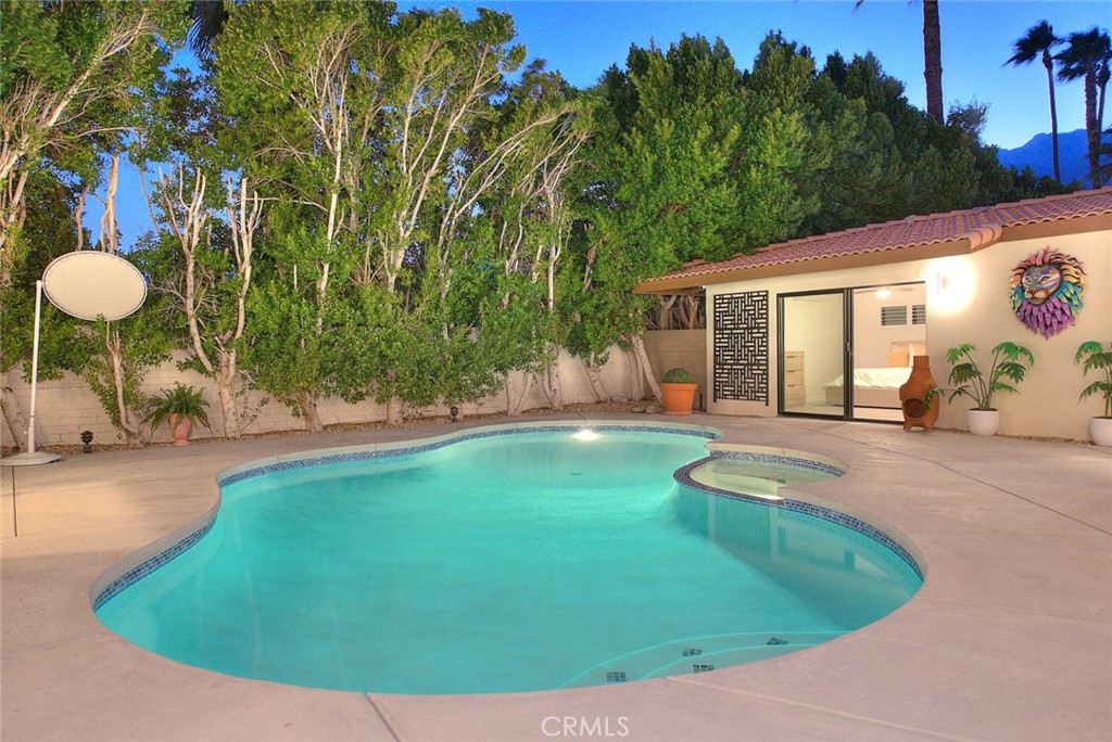 Movie Colony East (33248) - Residential