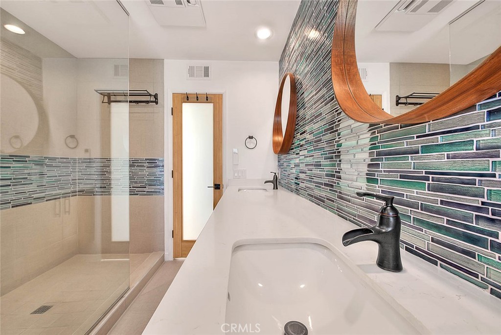 Movie Colony East (33248) - Residential