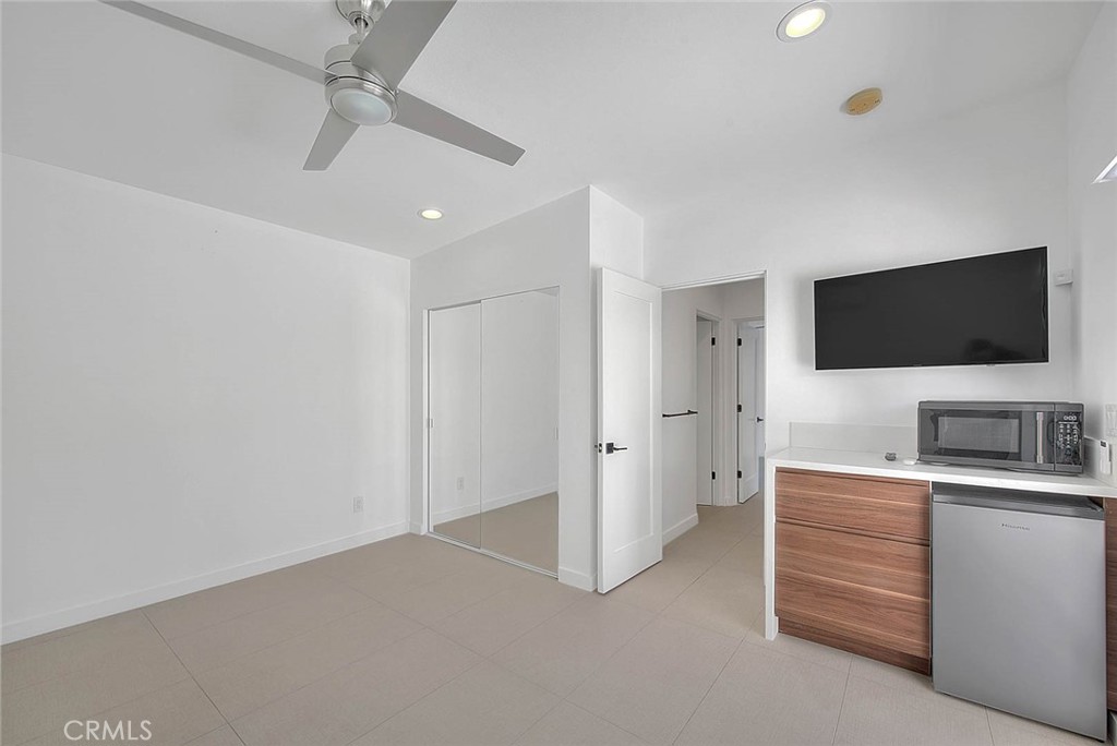 Movie Colony East (33248) - Residential