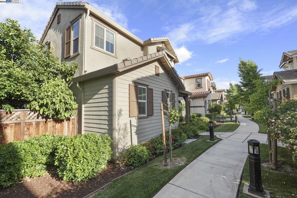 MOUNTAIN HOUSE - Residential