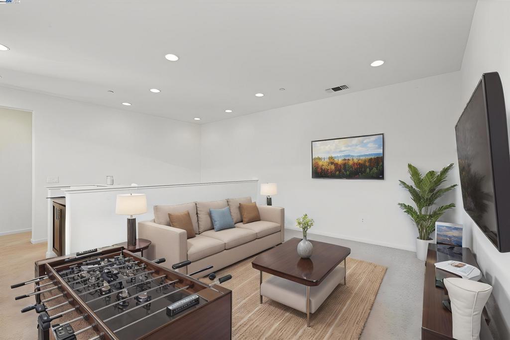 MOUNTAIN HOUSE - Residential