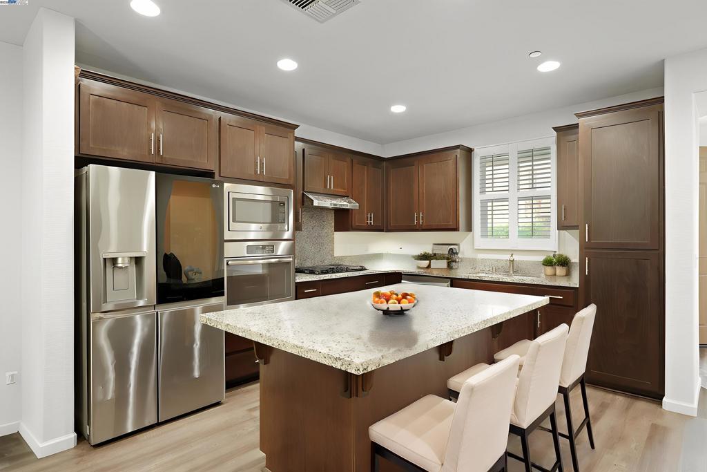 MOUNTAIN HOUSE - Residential