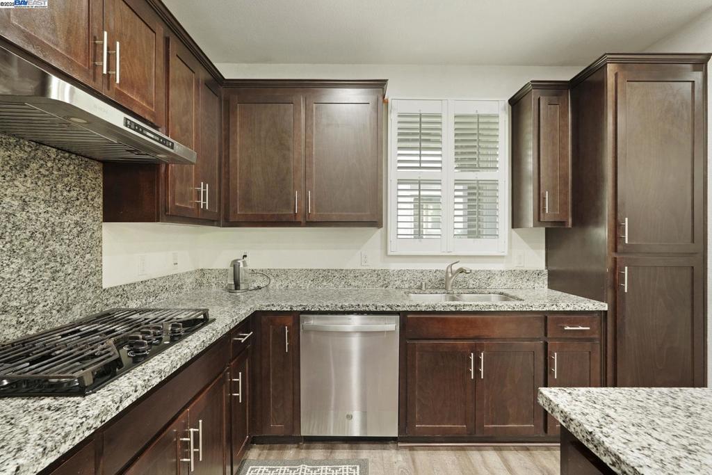 MOUNTAIN HOUSE - Residential