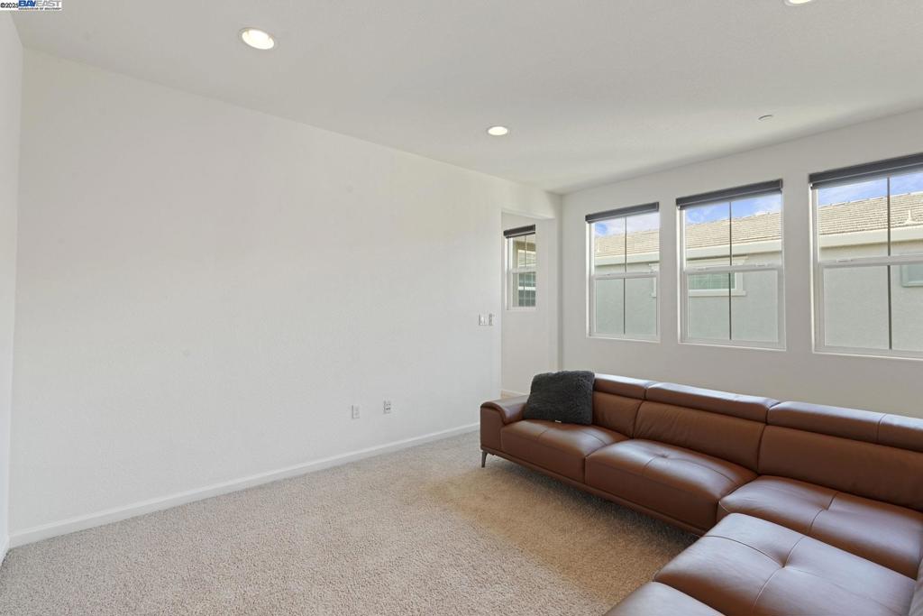 MOUNTAIN HOUSE - Residential