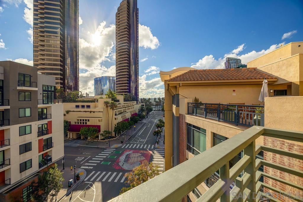330 J St 605