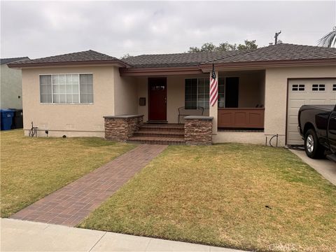 Photo of 5269 E Daggett St ST, Long Beach, CA 90815 (MLS # PW26131139)