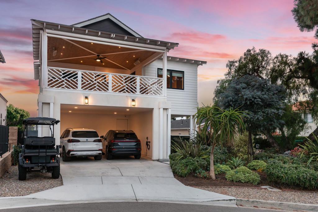 1041 Van Nuys St