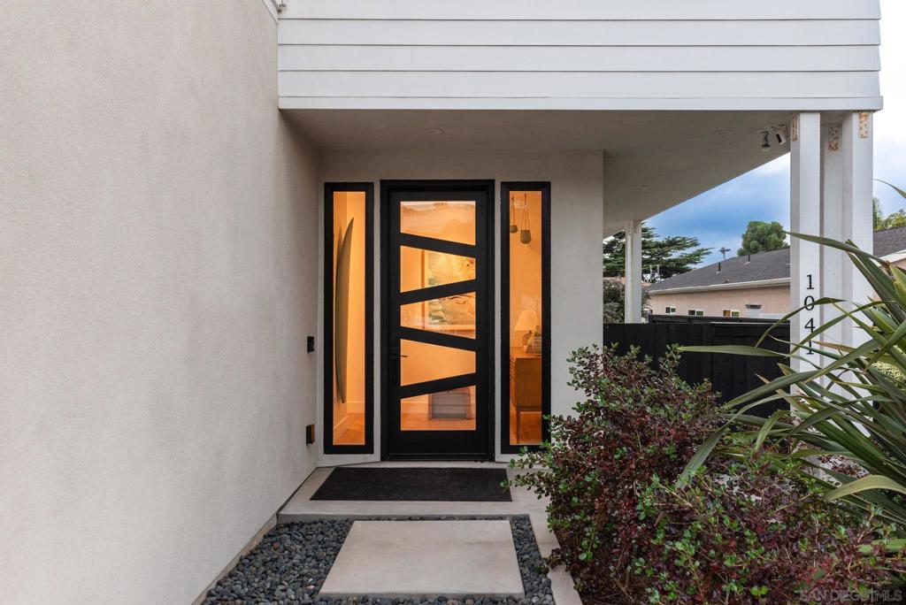 1041 Van Nuys St