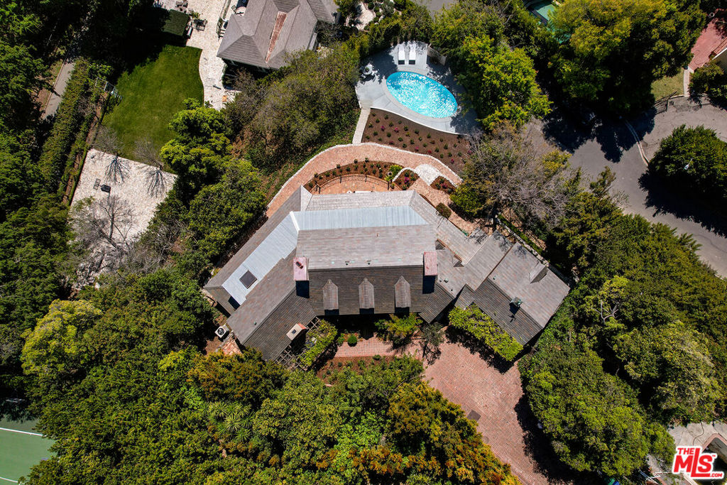 1277 Leona Drive