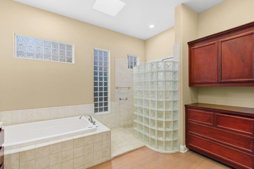 Mira Vista - Residential