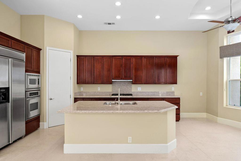 Mira Vista - Residential