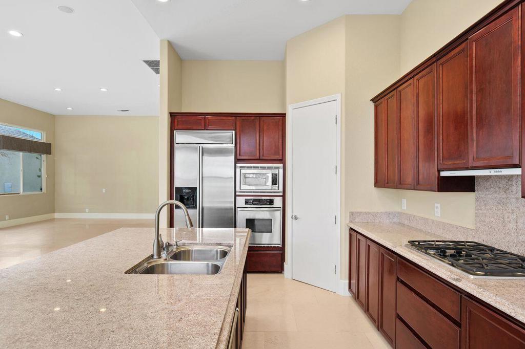 Mira Vista - Residential