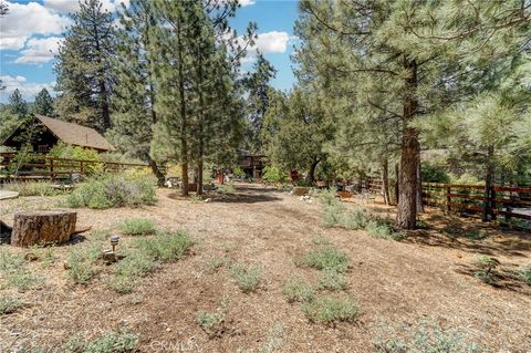 Photo of 1827 Matterhorn Drive, Pine Mountain Club, CA 93222 (MLS # SR26102860)