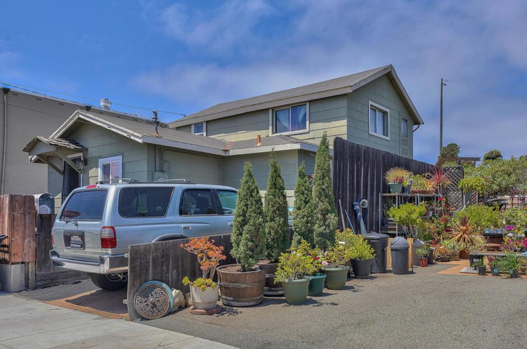 Redwood Avenue