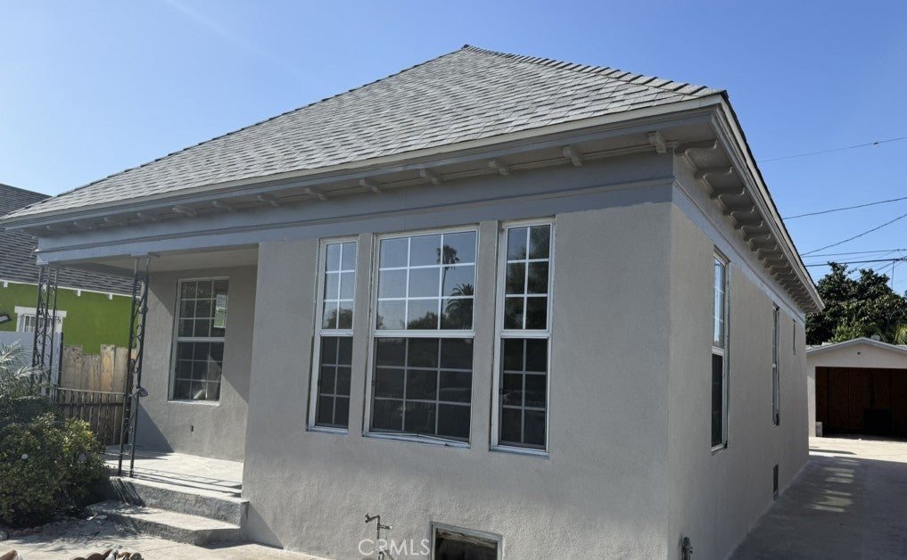 1546 W 70th Street