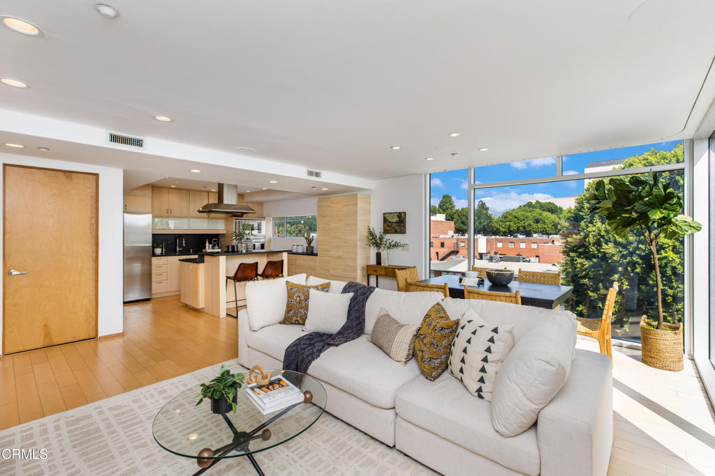 Properties 4 141 S Hudson Avenue 401