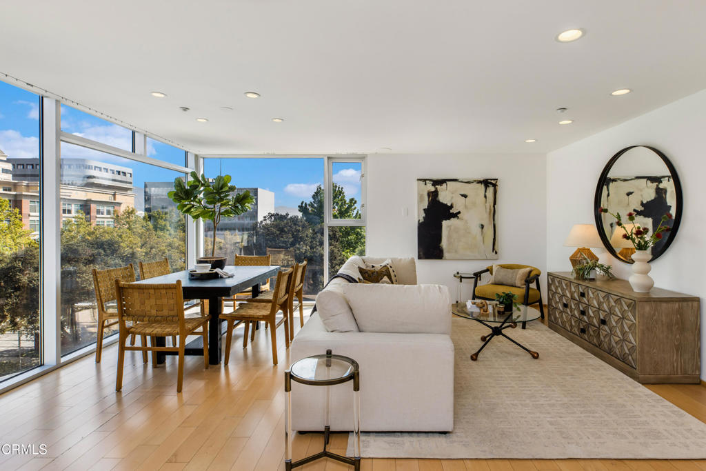 Properties 3 141 S Hudson Avenue 401