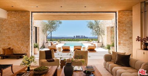 1039 Wallace Beverly Hills CA 90210