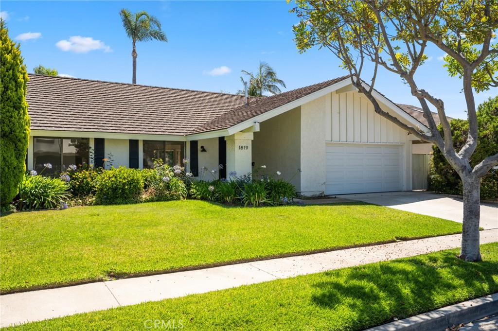 Nestled in one of the most sought-after neighborhoods in Newport Beach, this Inner Loop Port Street home offers the ideal setting for families. Boasting 1,488 square feet of well-designed living space, the home features 3 spacious bedrooms and 2 full bathrooms.
The open-concept floor plan is filled with natural light thanks to expansive west-facing windows. The kitchen flows seamlessly into the dining area and family room, creating a comfortable and functional living space. Both bathrooms have been upgraded with modern vanities, and recent enhancements include new lighting in the kitchen and front yard.
Enjoy exclusive access to community amenities including a pool, clubhouse, greenbelts, and parks—perfect for an active and connected lifestyle. Just minutes from the beach, this home is also conveniently located near top-rated schools, scenic parks, the Corona del Mar village, John Wayne Airport, local farmers markets, and an abundance of dining and shopping options.