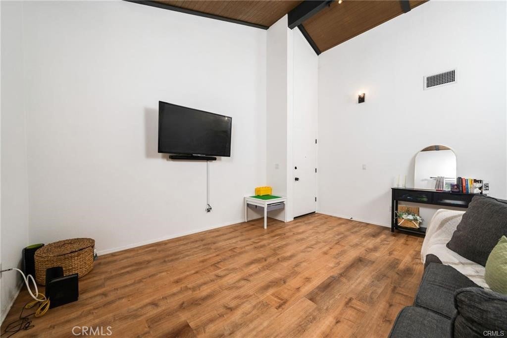 1342 W 8th Street