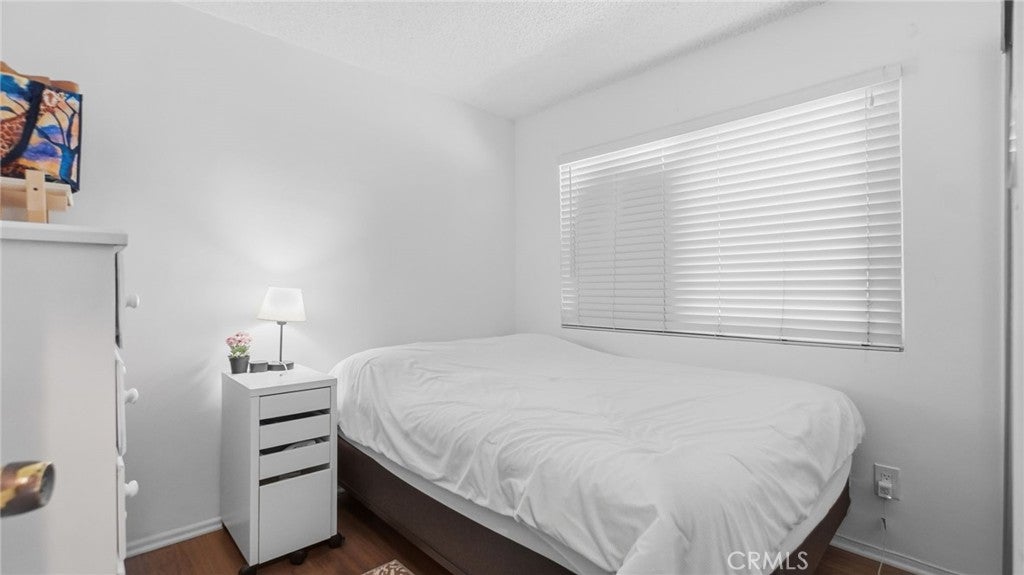 1239 W Rosecrans 4