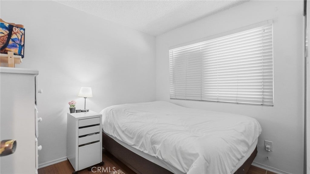 1239 W Rosecrans 4