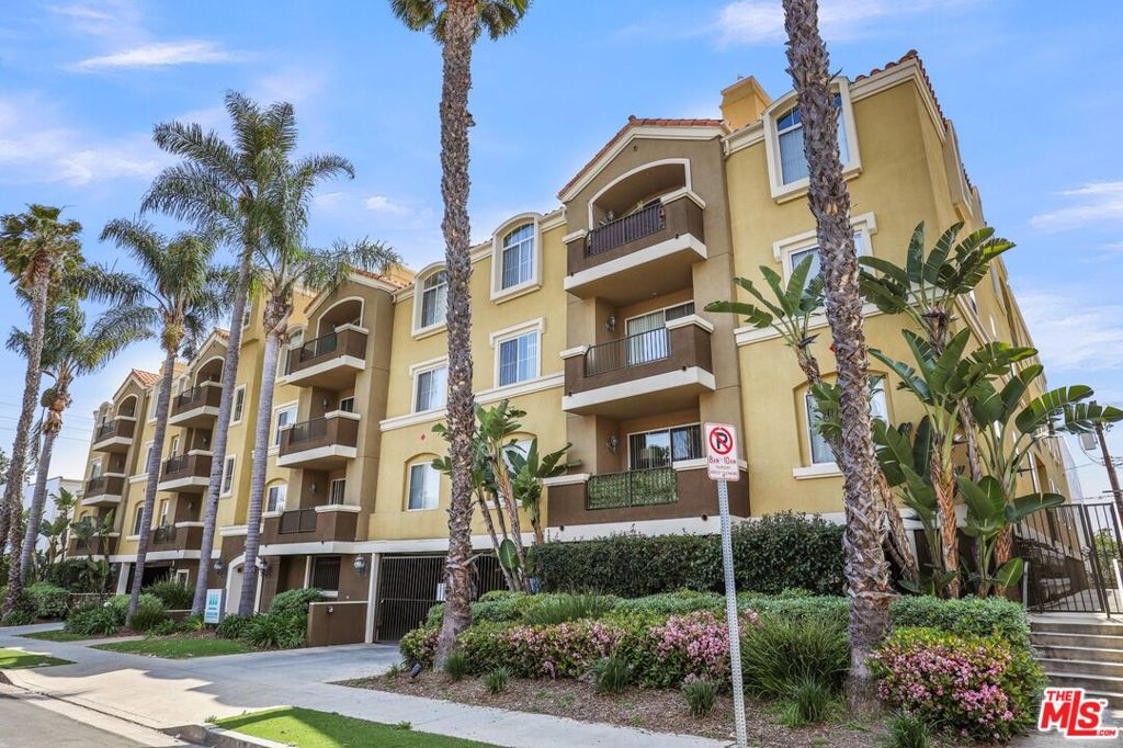 Welcome to Butler Eighteen, located in West Los Angeles. This community features studio, one and two bedroom apartment homes ranging from 900-1,500 Sq. Ft.