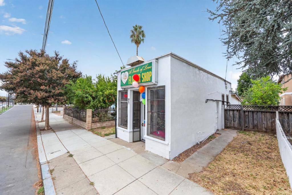 915 E Julian Street