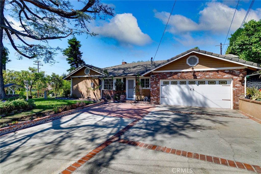 IT IS A GREAT INVESTMENT OPPORTUNITY !!! Located north Arcadia with Arcadia high school!!!
New remodel single house has an opening floor plan featuring 4 bedrooms and 2.5 bathrooms, Lot size 11,125 sq.ft, 2890 sqft living space. The house has 2 units, one with 2bedrooms and 1.5 baths, the other one with 2 bedrooms and 1 bath, both units have kitchen and family room, located in the prestigious and desirable Highland Oaks Arcadia neighborhood. Open spaces flow seamlessly into gracious outdoor entertaining areas including a courtyard, delightful garden, fruit trees, and a large grassy area. The family room has a fireplace and French doors to the courtyard. The beautiful courtyard can be easily accessed from virtually every room. Additionally, this home enjoys floor to ceiling windows and doors which flood the home with natural light and breathtaking views. Additional highlights include a built-in sound system, whole house smart home technology with remote controlled security and recessed lighting. Near the best Arcadia schools; Highland Oaks Elementary and Foothill Middle Schools as well as area amenities; parks, hiking trails, race track, Wilderness Park, Westfield shopping center and the 210 freeway. A VERY VALUABLE HOUSE!!!